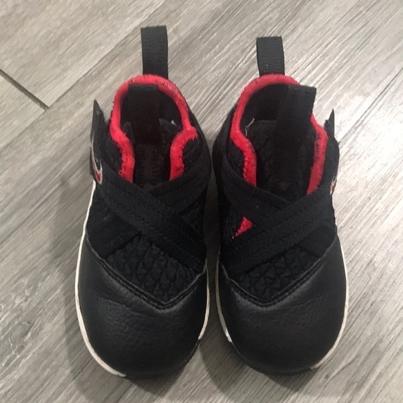 Nike Toddler Lebron Soldier XII Basketball Shoes - Picture 2 of 9